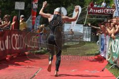 Triathlon Ingolstadt 2013 am Baggersee - Die letzten kommen aus dem Wasser, olympische Distanz