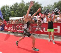 Triathlon Ingolstadt 2013 am Baggersee - Impressionen im Ziel