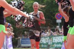 Triathlon Ingolstadt 2013 am Baggersee - Zieleinlauf 3. der Damen, Maria Paulig