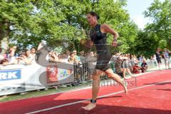 Triathlon Ingolstadt 2015 - Baggersee - Sprint Distanz, Ausstieg aus dem Wasser, Weg zur Wechselzone