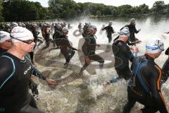 Triathlon Ingolstadt 2015 - Baggersee - Start zur Olympischen Distanz, Schwimmen