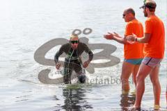 Triathlon Ingolstadt 2015 - Baggersee - Olympische Distanz, Ausstieg aus dem Wasser, Faris al Sultan