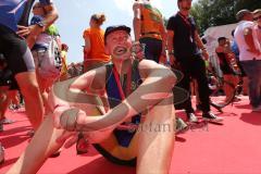 Triathlon Ingolstadt 2015 - Baggersee - Olympische Distanz, Ziel Einlauf, Emotion, Jubel Erschöpfung Willner