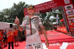 Triathlon Ingolstadt 2015 - Baggersee - Olympische Distanz, Ziel Einlauf, Emotion, Sieger Per Bittner (Leipzig) Jubel