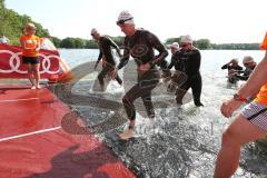 Triathlon Ingolstadt 2015 - Baggersee - Olympische Distanz, Ausstieg aus dem Wasser