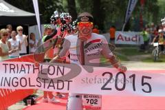 Triathlon Ingolstadt 2015 - Baggersee - Olympische Distanz, Ziel Einlauf, Emotion, Sieger Per Bittner (Leipzig) Jubel