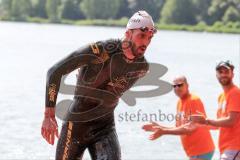 Triathlon Ingolstadt 2015 - Baggersee - Olympische Distanz, Ausstieg aus dem Wasser, Sebastian Mahr, Zweiter Platz