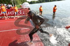 Triathlon Ingolstadt 2015 - Baggersee - Olympische Distanz, Ausstieg aus dem Wasser