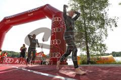 Triathlon Ingolstadt 2015 - Baggersee - Sprint Distanz, Ausstieg aus dem Wasser, Weg zur Wechselzone