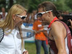 Triathlon Ingolstadt 2011 - Faris Al-Sultan wird gratuliert