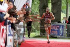 Triathlon Ingolstadt 2011 - Faris Al-Sultan als erster im Ziel