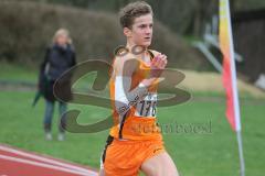 Neuburger Frühjahrswaldlauf 2013 - 7800 Meter - Lauf Cup - Der Sieger kurz vor dem Ziel mit großem Abstand zum Zweiten - 176 Pirmin Frey vom MTV Ingolstadt