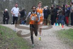 Neuburger Frühjahrswaldlauf 2013 - 7800 Meter - Lauf Cup - Nach der ersten Runde Miguel Lenz als Erster