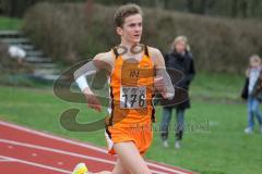 Neuburger Frühjahrswaldlauf 2013 - 7800 Meter - Lauf Cup - Der Sieger kurz vor dem Ziel mit großem Abstand zum Zweiten - 176 Pirmin Frey vom MTV Ingolstadt