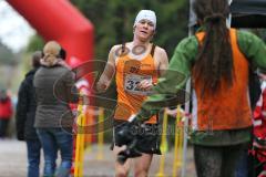 Zucheriger Waldlauf - 9000 Meter - Herren und Damen - Julian Sterner läuft als Zweiter ein