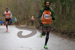 Zucheriger Waldlauf - 9000 Meter - Herren und Damen - nach der ersten Runde hinten der spätere Sieger Miguel Lenz