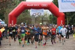 Zucheriger Waldlauf - 9000 Meter - Herren und Damen - Start Tor