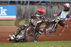 Speedway - Vierländer Vergleichskampf in Neustadt/Donau - Roter Helm Martin Smolinski - Foto: Jürgen Meyer