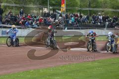 Speedway - Vierländer Vergleichskampf in Neustadt/Donau - Start - Roter Helm Mark Riss - Foto: Jürgen Meyer