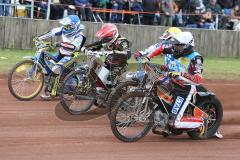 Speedway - Vierländer Vergleichskampf in Neustadt/Donau - Martin Smolinski roter Helm beim Start - Foto: Jürgen Meyer