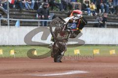 Speedway - Vierländer Vergleichskampf in Neustadt/Donau - Martin Smolinski roter Helm im Zieldurchlauf als Erster - Foto: Jürgen Meyer