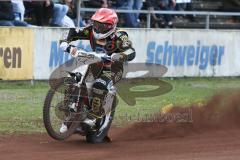 Speedway - Vierländer Vergleichskampf in Neustadt/Donau - Martin Smolinski roter Helm beim Start - Foto: Jürgen Meyer