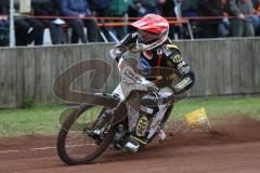 Speedway - Vierländer Vergleichskampf in Neustadt/Donau - Martin Smolinski roter Helm beim Start - Foto: Jürgen Meyer