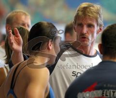 Schwimmen Bayerische Meisterschaft 2008 - Steffen Pietsch gratuliert Raphaela Piehler zum BM Titel auf 200 Rücken