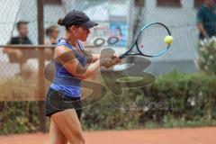 Tennis Ingolstadt Jugend Stadtmeisterschaft; Luisa Jung (blaues Shirt) gewinnt gegen Lucia Milocco Andres (schwarzes Shirt), beide STC Rot-Weiß Ingolstadt