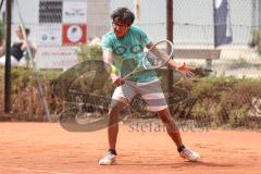 Tennis Ingolstadt Jugend Stadtmeisterschaft; Elio Sayeed Malik (türkises Shirt) RW Ingolstadt gewinnt gegen Benedikt Deger (graues Shirt) TC Künzing