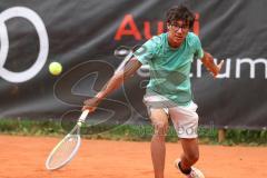 Tennis Ingolstadt Jugend Stadtmeisterschaft; Elio Sayeed Malik (türkises Shirt) RW Ingolstadt gewinnt gegen Benedikt Deger (graues Shirt) TC Künzing