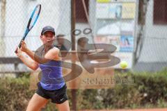 Tennis Ingolstadt Jugend Stadtmeisterschaft; Luisa Jung (blaues Shirt) gewinnt gegen Lucia Milocco Andres (schwarzes Shirt), beide STC Rot-Weiß Ingolstadt