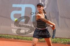 Tennis Ingolstadt Jugend Stadtmeisterschaft; Luisa Jung (blaues Shirt) gewinnt gegen Lucia Milocco Andres (schwarzes Shirt), beide STC Rot-Weiß Ingolstadt