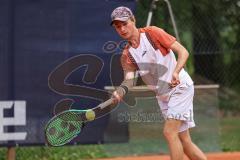 Tennis Ingolstadt Jugend Stadtmeisterschaft; Leopold Spörer (blaues Shirt) gewinnt gegen Henry Hampe (weisses Shirt) vom STC RW Ingolstadt