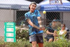 Tennis Ingolstadt Jugend Stadtmeisterschaft; Leopold Spörer (blaues Shirt) gewinnt gegen Henry Hampe (weisses Shirt) vom STC RW Ingolstadt