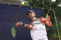 Tennis Ingolstadt Jugend Stadtmeisterschaft; Leopold Spörer (blaues Shirt) gewinnt gegen Henry Hampe (weisses Shirt) vom STC RW Ingolstadt