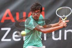 Tennis Ingolstadt Jugend Stadtmeisterschaft; Elio Sayeed Malik (türkises Shirt) RW Ingolstadt gewinnt gegen Benedikt Deger (graues Shirt) TC Künzing