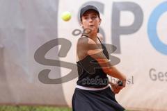 Tennis Ingolstadt Jugend Stadtmeisterschaft; Luisa Jung (blaues Shirt) gewinnt gegen Lucia Milocco Andres (schwarzes Shirt), beide STC Rot-Weiß Ingolstadt