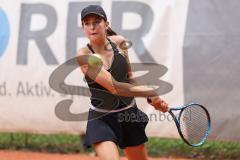 Tennis Ingolstadt Jugend Stadtmeisterschaft; Luisa Jung (blaues Shirt) gewinnt gegen Lucia Milocco Andres (schwarzes Shirt), beide STC Rot-Weiß Ingolstadt