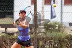 Tennis Ingolstadt Jugend Stadtmeisterschaft; Luisa Jung (blaues Shirt) gewinnt gegen Lucia Milocco Andres (schwarzes Shirt), beide STC Rot-Weiß Ingolstadt