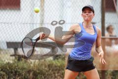 Tennis Ingolstadt Jugend Stadtmeisterschaft; Luisa Jung (blaues Shirt) gewinnt gegen Lucia Milocco Andres (schwarzes Shirt), beide STC Rot-Weiß Ingolstadt