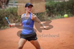 Tennis Ingolstadt Jugend Stadtmeisterschaft; Luisa Jung (blaues Shirt) gewinnt gegen Lucia Milocco Andres (schwarzes Shirt), beide STC Rot-Weiß Ingolstadt