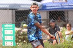 Tennis Ingolstadt Jugend Stadtmeisterschaft; Leopold Spörer (blaues Shirt) gewinnt gegen Henry Hampe (weisses Shirt) vom STC RW Ingolstadt