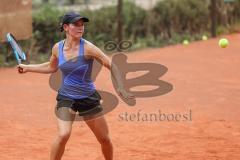 Tennis Ingolstadt Jugend Stadtmeisterschaft; Luisa Jung (blaues Shirt) gewinnt gegen Lucia Milocco Andres (schwarzes Shirt), beide STC Rot-Weiß Ingolstadt