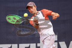 Tennis Ingolstadt Jugend Stadtmeisterschaft; Leopold Spörer (blaues Shirt) gewinnt gegen Henry Hampe (weisses Shirt) vom STC RW Ingolstadt