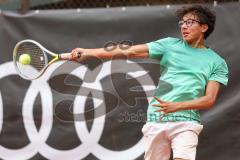 Tennis Ingolstadt Jugend Stadtmeisterschaft; Elio Sayeed Malik (türkises Shirt) RW Ingolstadt gewinnt gegen Benedikt Deger (graues Shirt) TC Künzing