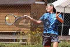 Tennis Ingolstadt Jugend Stadtmeisterschaft; Leopold Spörer (blaues Shirt) gewinnt gegen Henry Hampe (weisses Shirt) vom STC RW Ingolstadt