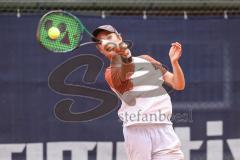 Tennis Ingolstadt Jugend Stadtmeisterschaft; Leopold Spörer (blaues Shirt) gewinnt gegen Henry Hampe (weisses Shirt) vom STC RW Ingolstadt