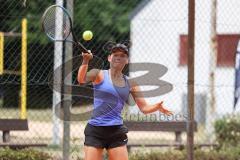 Tennis Ingolstadt Jugend Stadtmeisterschaft; Luisa Jung (blaues Shirt) gewinnt gegen Lucia Milocco Andres (schwarzes Shirt), beide STC Rot-Weiß Ingolstadt