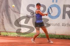 Tennis Ingolstadt Jugend Stadtmeisterschaft; Luisa Jung (blaues Shirt) gewinnt gegen Lucia Milocco Andres (schwarzes Shirt), beide STC Rot-Weiß Ingolstadt